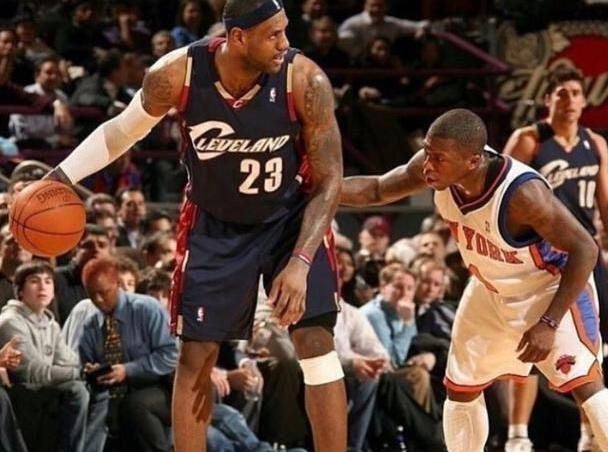 在足球战术 在足球战术