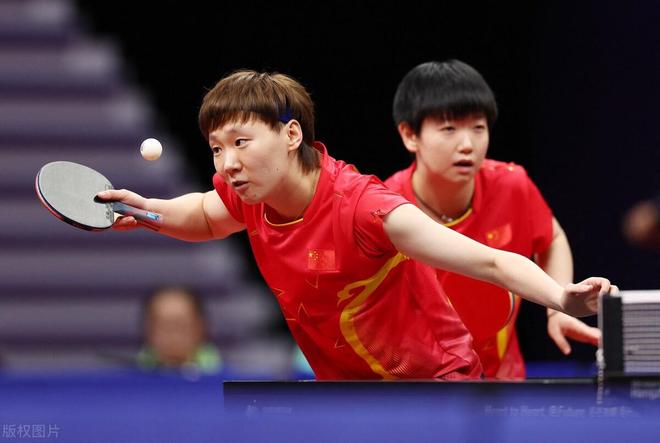 他拉近了球 他拉近了球